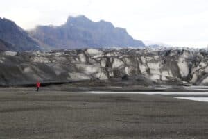 Exploring the glacier bank by Jökulsárlón