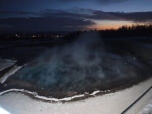 Geysir in the dark