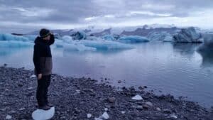 Watching icebergs in Jökulsárlón