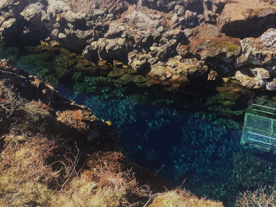 divers platfrom in Silfra fissure